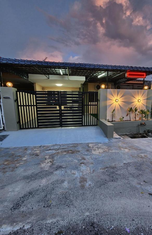 Sun Star Home By Ipoh Maju Stay Екстер'єр фото